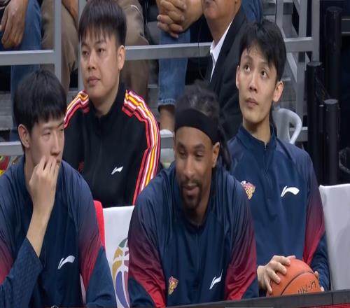 廣東大勝22分，他卻比被DNP的薩林杰還尷尬，粵迷：不如讓家政上