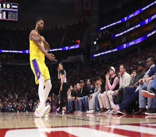 霸氣，湖人隊馬庫斯斯瑪特怒斥那些湖人的黑粉