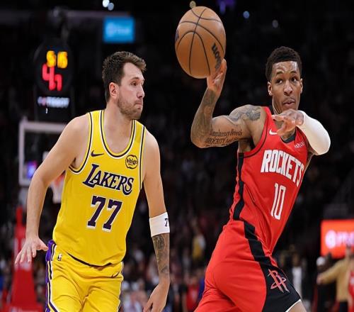 失敗中不多的亮點(diǎn)，火箭鋒線新星的緩慢成長也和烏度卡密切相關(guān)