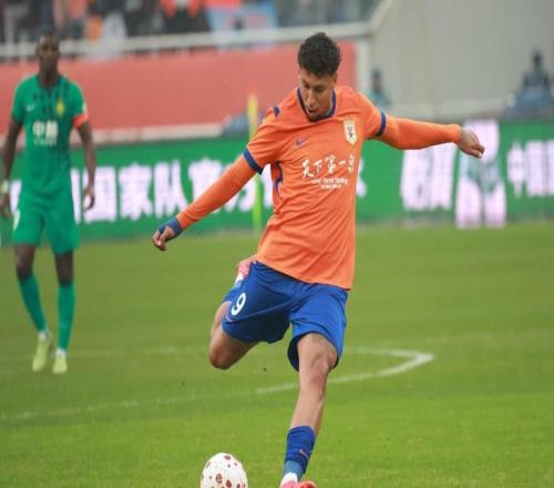 意外！克雷桑領銜多位泰山球員公開現身山東男籃主場，贏得點贊