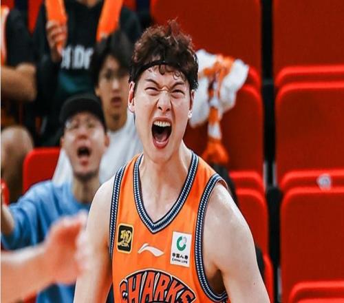 聯(lián)賽第一！上海大勝山東豪取8連勝王哲林17+8李添榮21分