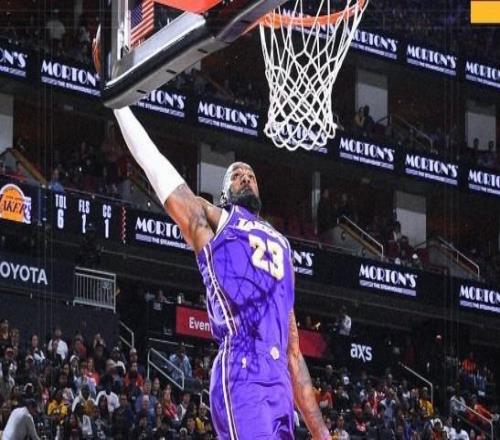 年齡只是數字，詹姆斯14中13高效砍30分，平筐炸扣夢回當年