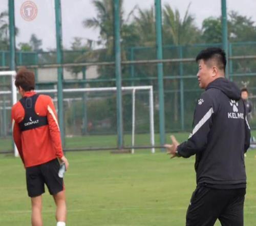 于根偉大羽硬剛！標(biāo)王踢成笑話邦本腿坐麻了0進(jìn)球兄弟誰開張