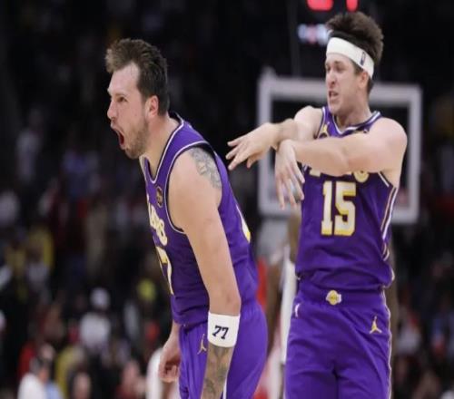 里夫斯：末節東契奇上演了教科書級的表演，全隊現在都很無私