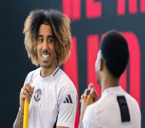 你打多少分約羅換了個(gè)爆炸頭的新發(fā)型