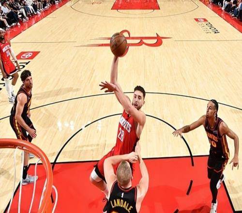 適當調整了自己的打法！火箭內線核心的效果也是明顯提升了許多