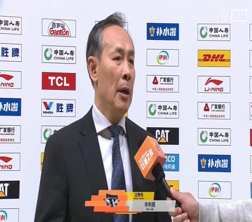 逆轉(zhuǎn)英雄！半節(jié)14分全場32分完爆繼偉，許利民贊：他起到領(lǐng)袖作用