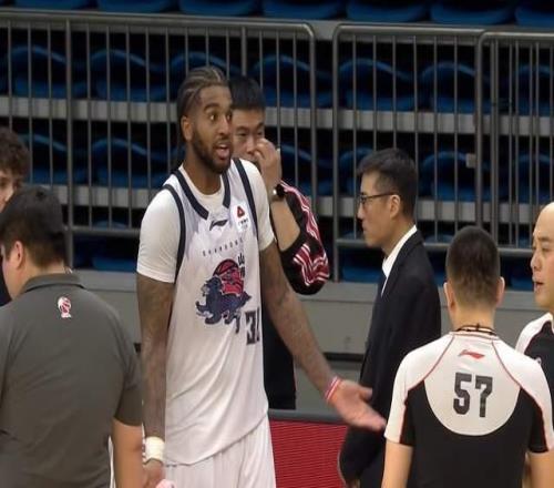 重磅噩夢！CBA傳統(tǒng)勁旅核心骨裂，傷休34周，前4名恐怕保不住了