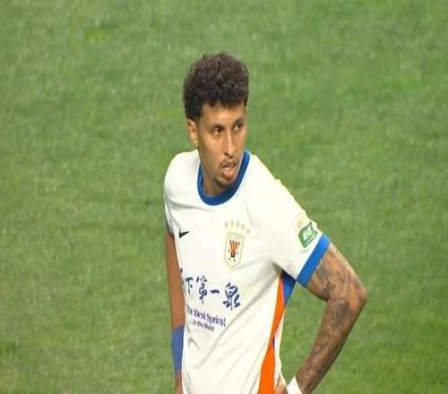 韓鵬浪費(fèi)陣容深度，落后上后衛(wèi)泰山一套主力踢到底不敢換克雷桑