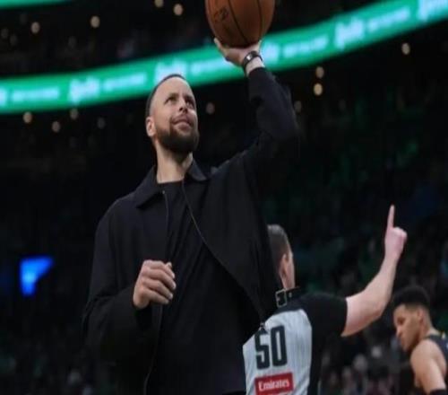 路威：庫(kù)里可以以角色球員身份加盟馬刺爭(zhēng)冠