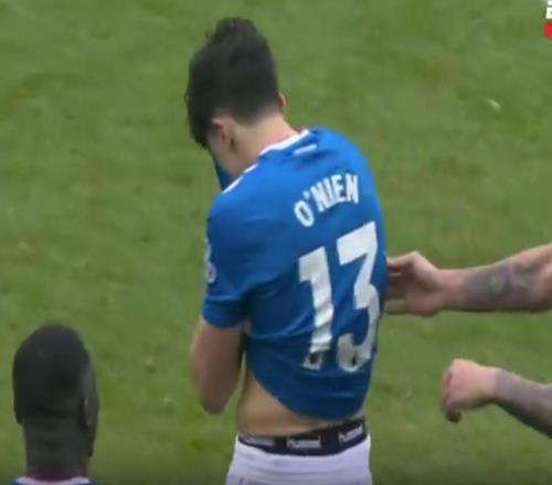 苦盡甘來，陪桑德蘭一路升級的后衛奧尼安賽后動情落淚