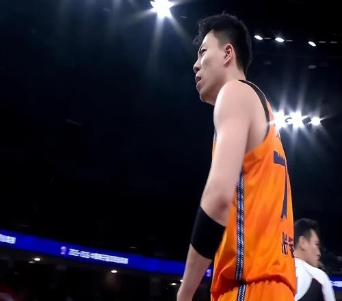 上海半場壓制廣東！張鎮(zhèn)麟轟12分，白邊摧毀內(nèi)線，廣東無爆點！