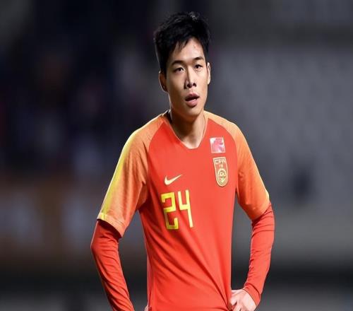 連續(xù)3輪0出場，蒿俊閔接班人回歸后慘遭韓鵬無視，淪為中超看客