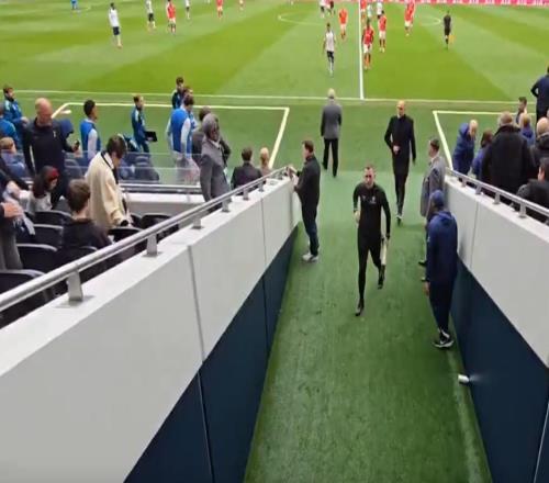 03慘敗森林后熱刺主場響起漫天噓聲，圖多爾徑直走回更衣室