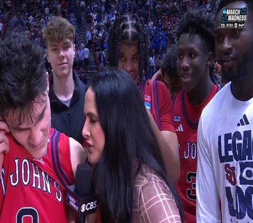 全場(chǎng)2分卻獻(xiàn)絕殺！1.85米后衛(wèi)淘汰狀元大熱：奇跡一戰(zhàn)創(chuàng)27年紀(jì)錄