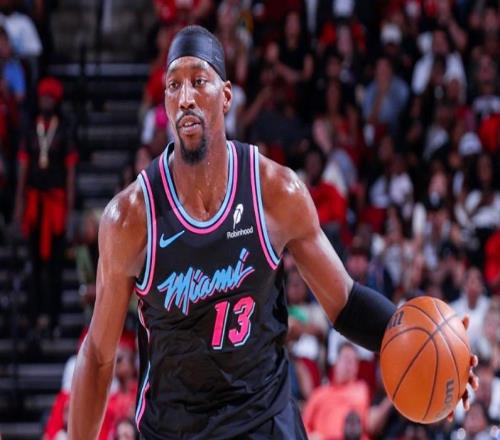 文班亞馬26+14+5封蓋，阿德巴約怒刷18分，馬刺大勝熱火24戰22勝