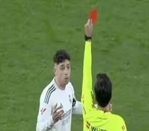 皇馬TV：穆努埃拉罰下巴爾韋德是個(gè)錯(cuò)誤，他的判罰雙重標(biāo)準(zhǔn)