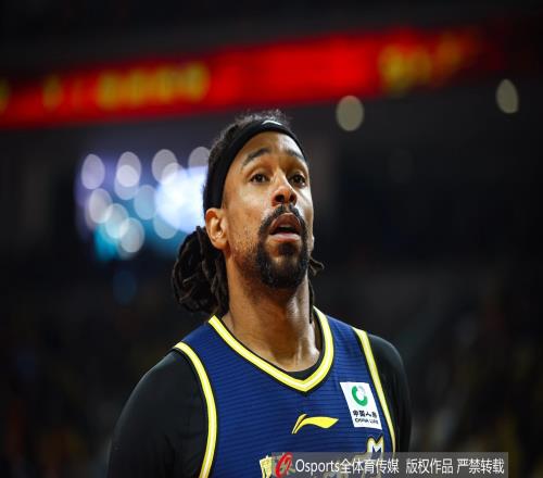 廣東輸給上海四場比賽，媒體評論道：雖然比分各異，但失敗的原因相似，內線不足以支撐進攻防守_CBA直播