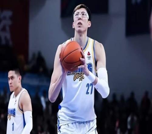 他號稱國產第一中鋒，罰球命中率不足5成，退化嚴重，害慘許利民