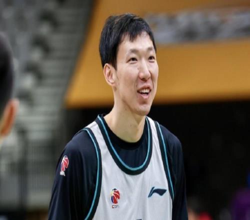 職業球員周琦8次罰球全失+三分絕殺不中，全場得16分6籃板