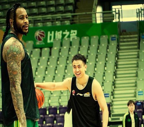 趙繼偉2+7！莫蘭德10+14，但三分11投2中，失誤10次，遼籃落后9分