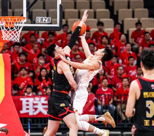 9分鐘0分1板，贏20分的局正負值為負，這就是曾有望進NBA的選手