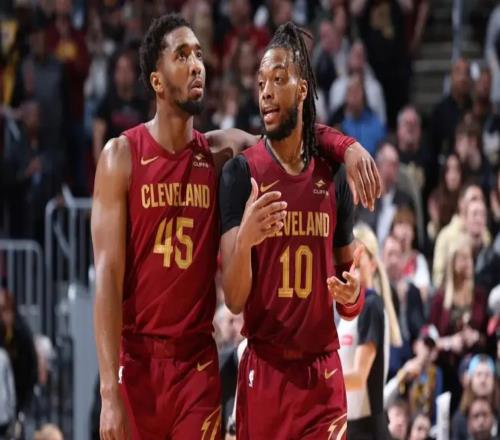 騎士雙槍砍68分，帶隊4連勝！史詩級2換1交易雙贏，哈登首冠要來