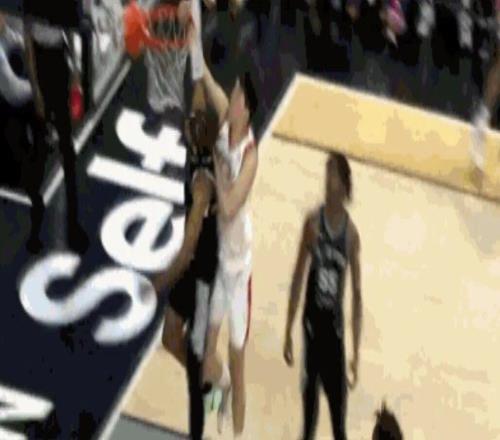 飛身隔扣！9投全中，今天怎么噴楊瀚森