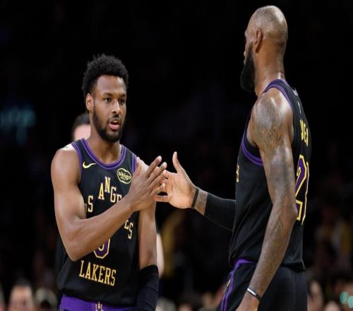 這是41歲布朗尼：上次跟我爸在家單挑，他直接把籃板扣碎了