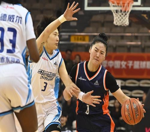 轟21+13！中國(guó)女籃31歲王牌閃耀季后賽：無懼2米26張子宇