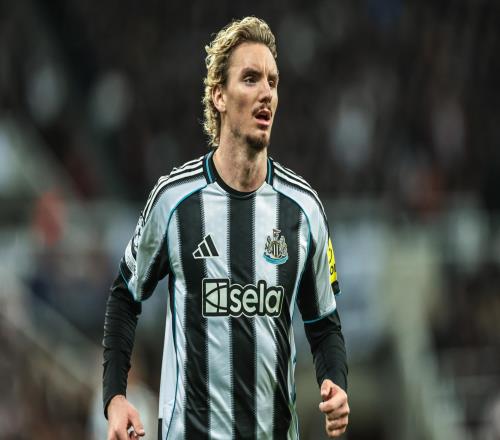 從6場6球到22場1球：7500萬歐元先生進球困難，紐卡被迫魔改他