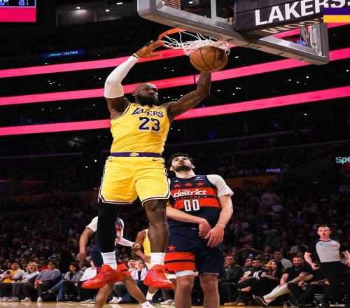 湖人勝奇才取3連勝！詹姆斯轟21+10+12+2大神跡，2人再進(jìn)化太及時(shí)