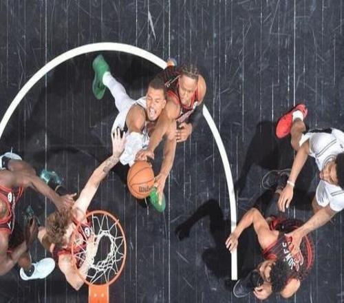 文班輕松砍下41+16+4+3馬刺輕取公牛