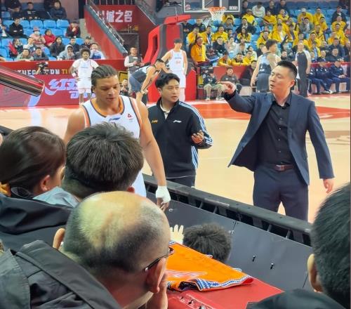 一場11089或讓爭冠形勢變動！上海鬧將帥不和北京廣廈機會來了