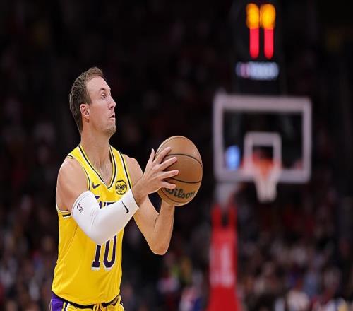 面對弱旅奇才大殺四方，湖人后場新援沉寂多場后終于完成了爆發