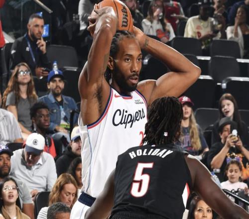 倫納德：打猛龍那場我就傷到了手腕，這些天一直在堅(jiān)持