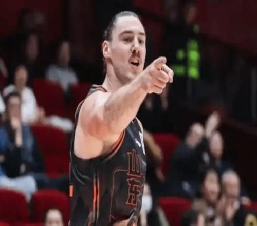 山東男籃戰(zhàn)勝勝福建三人立功，珀塞爾喜憂參半德豪堪稱歡樂喜劇人