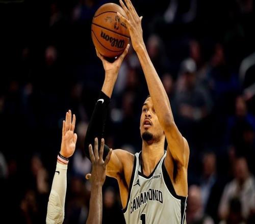 文班41+18+3封蓋，打爆最佳防守球員造2大神跡，馬刺滅勇士10連勝