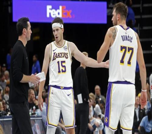 東契奇無對(duì)抗受傷，紅著臉哭著離場(chǎng)！賽季報(bào)銷