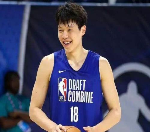 中國版約基奇楊瀚森雙線奔波，NBA生存戰打響
