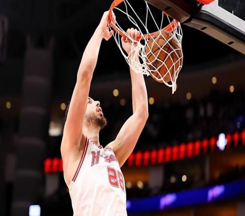 近來勢頭相當不錯，只是火箭球迷對于內線支柱似乎有些太苛刻了