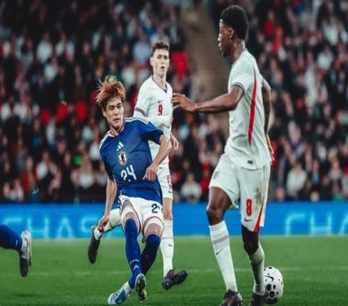 美因茨主帥：我祝賀了佐野海舟，在溫布利擊敗英格蘭很了不起