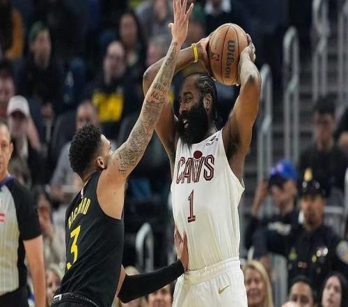 哈登19+5騎士險勝勇士鎖定季后賽米切爾桑托斯波杰三人均25分