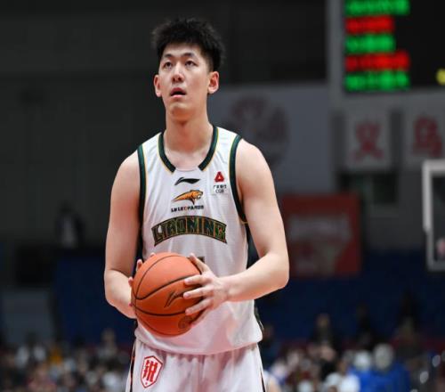 14分鐘0出手，2米14大個子僅搶1板，球迷：這就是韓德君接班人