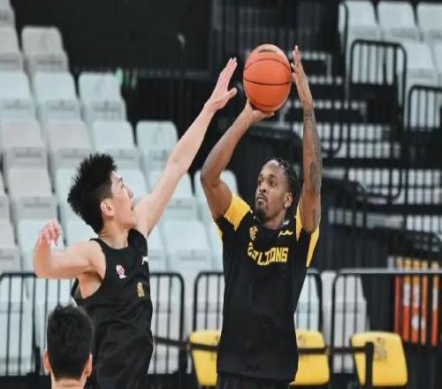 廣廈好消息！布朗即將復(fù)出，為季后賽做準(zhǔn)備