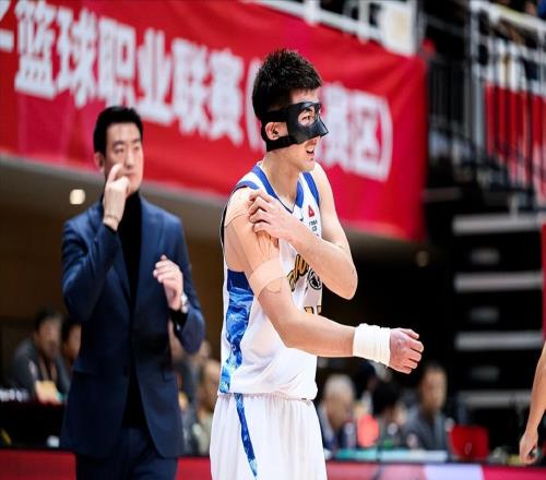 季后賽即將來臨！CBA七位王牌球員受傷，將影響總冠軍歸屬