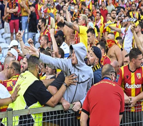 隊(duì)報(bào)報(bào)道里爾高管在比賽后停車場(chǎng)遭到朗斯球迷的暴力攻擊，事后已經(jīng)對(duì)對(duì)方提起訴訟_法甲直播