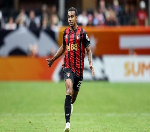 19歲新星坐觀光巴士認路，英超射手王養成記