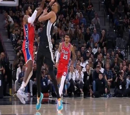 突發(fā)！馬刺官宣文班亞馬左肋骨挫傷退賽兩度受傷回更衣室