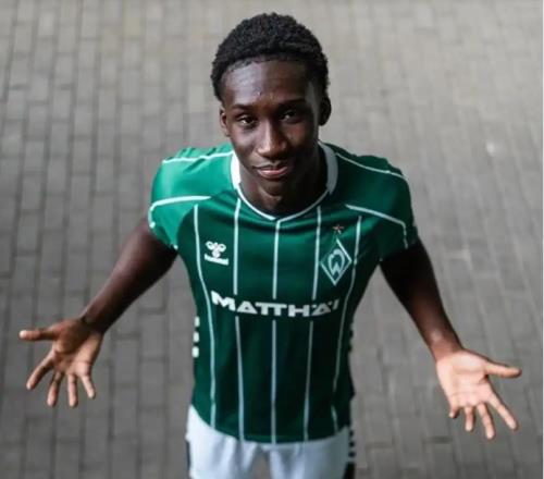 曼聯盯上卡里姆庫利巴利，18歲天才中衛引發英超混戰